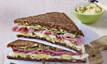 celozrnny sendvic